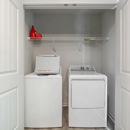 Upscale King 3Br Townhouse Mins To Cary & Nc State Villa